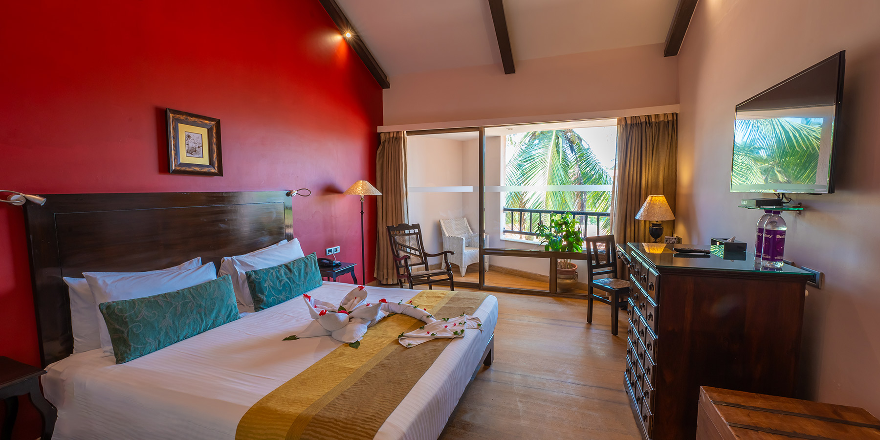 candolim beach goa hotels